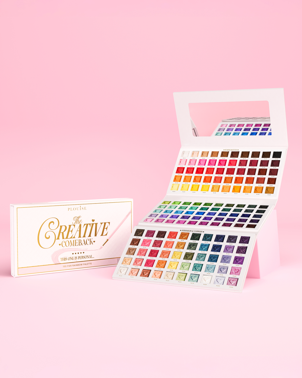Otwórz paletę cieni do powiek P.Louise Creative Comeback XXXL Rainbow na różowym tle z różowym pudełkiem obok