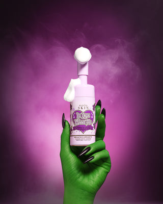 P. Louise zakochany w mnie pieniący się czyszczenie twarzy