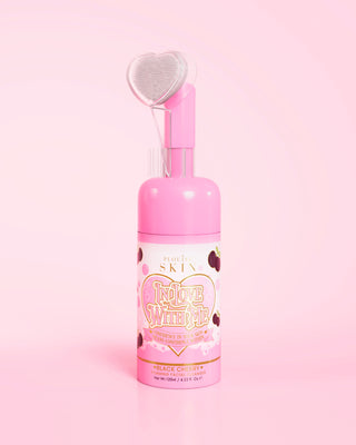 P. Louise zakochany w mnie pieniący się czyszczenie twarzy