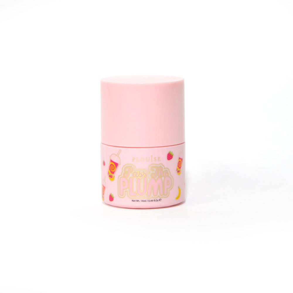 Różowa butelka P.Louise Pass The Plump Lip Treatment na białym tle
