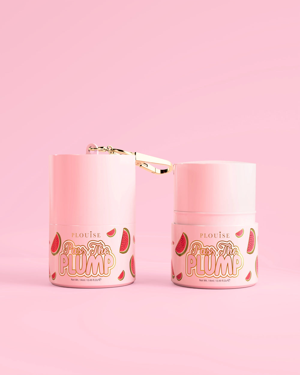 Dwa różowe słoiczki P.Louise Pass The Plump Lip Treatment z motywem arbuza na różowym tle