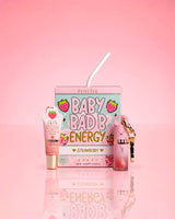 P.Louise Strawberry Baby Bad B Mini olejek do ust i mini odżywka do ust na różowym tle