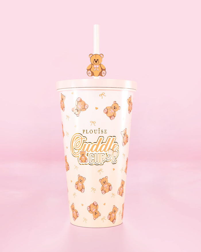 Stalowy kubek ze słomką i motywem misia z napisem „Cuddle Cup” na różowym tle